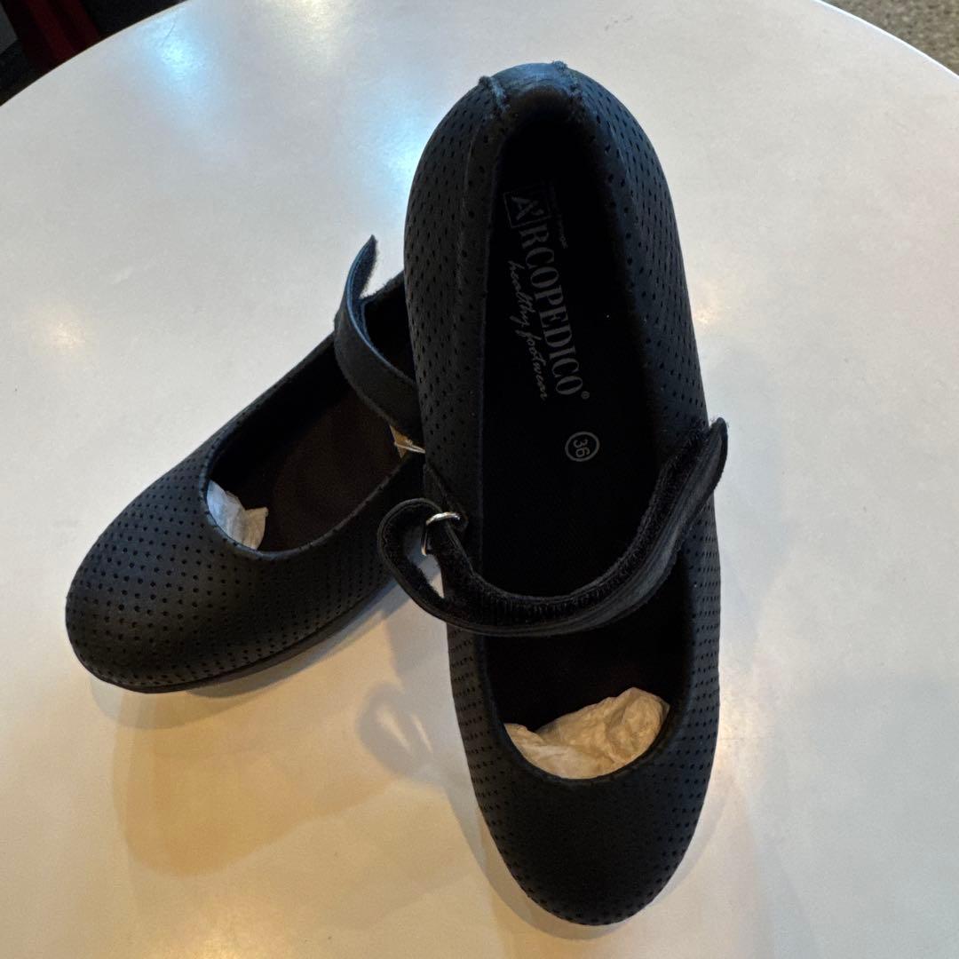 アルコペディコ 黒 パンプス 36定価15,180-