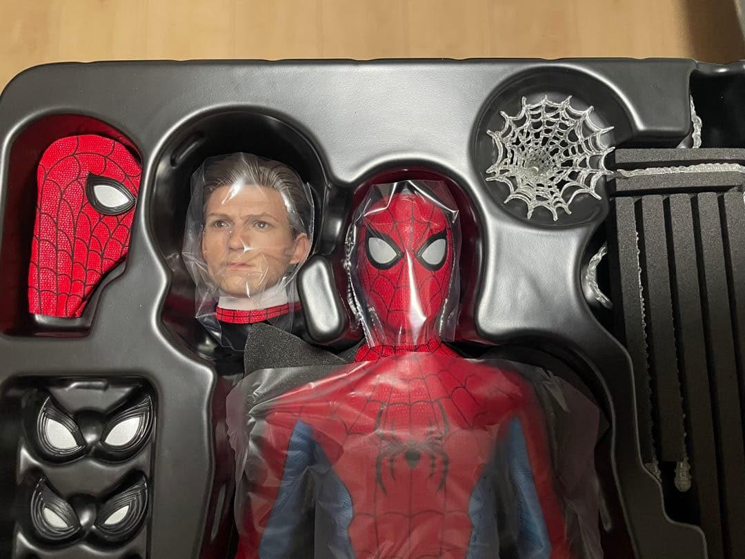 ホットトイズ スパイダーマン ニューレッド & ブルースーツ 1/6 フィギュア
