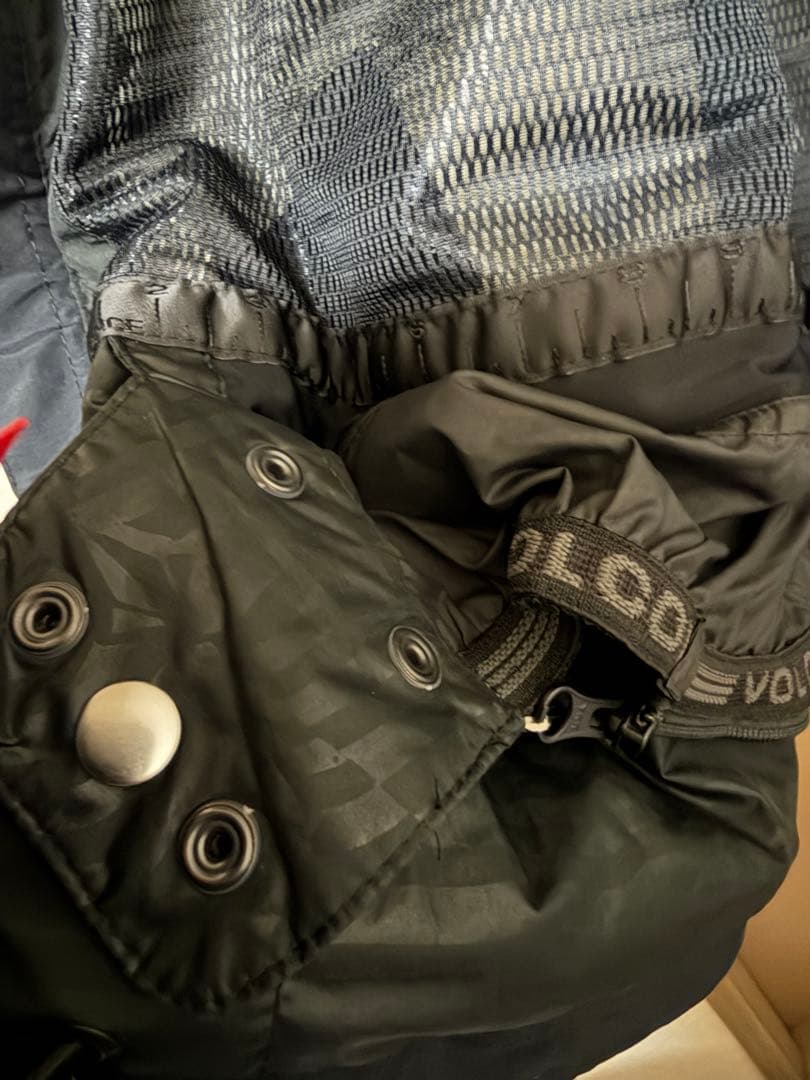 極美品　VOLCOM ボルコム GORE-TEX スノーボードジャケット　S