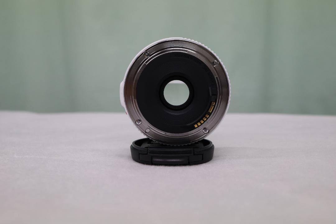 Canon EF40mm F2.8 STM 人気のホワイト【中古】