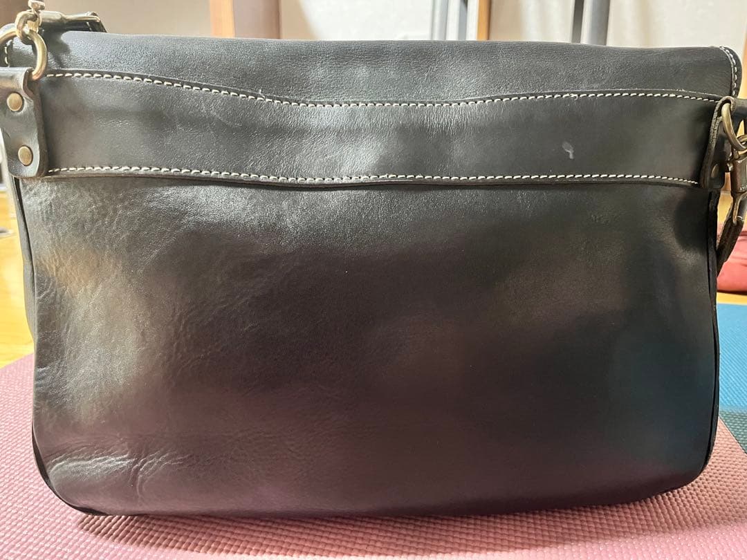 パーリィー　ポストマンバッグ　牛革