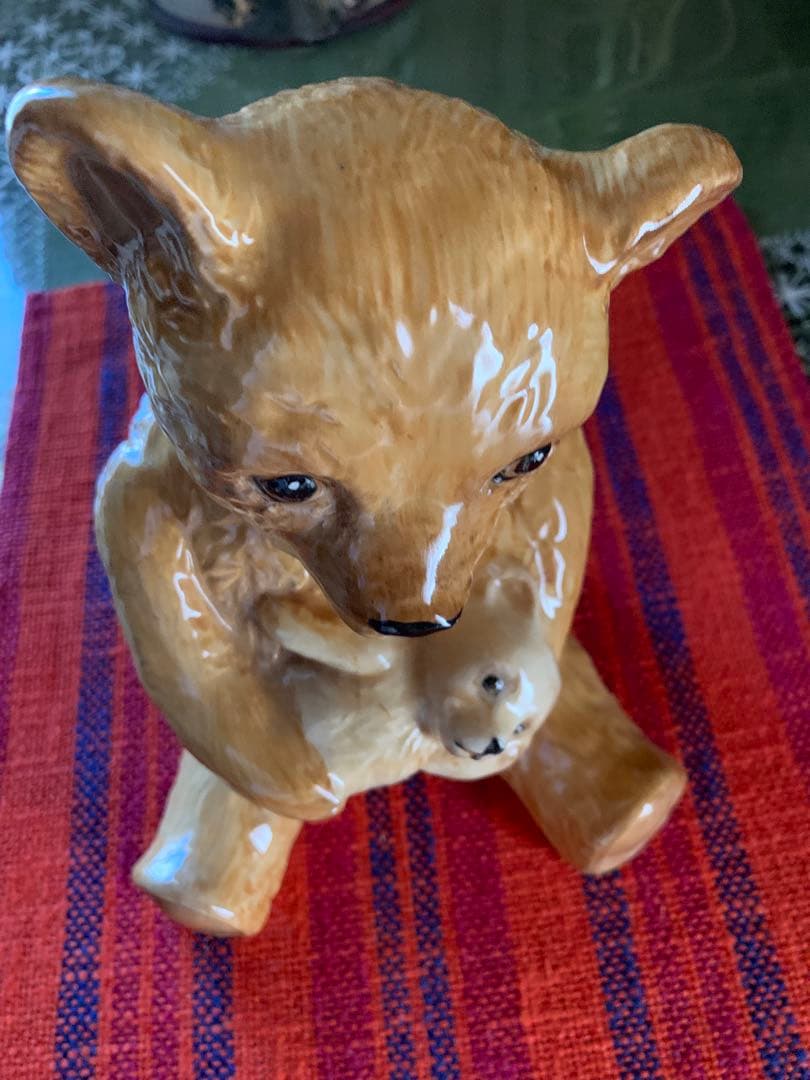 イギリスアンティーク　クマさんがクマちゃんを抱っこしてるレアな陶器のテディベア！