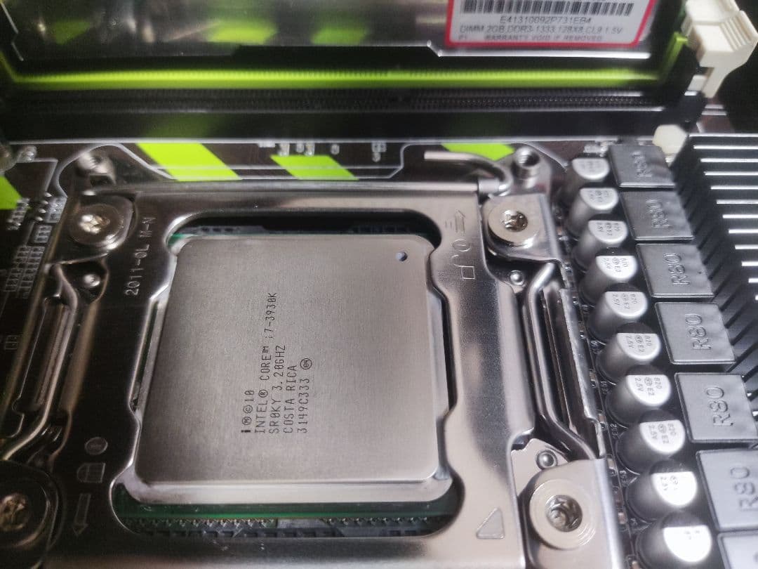 マザーボード LGA 2011とi7 3930k