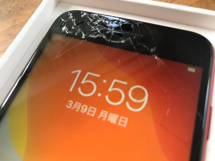 ◆iPhone8 64G（au）ヒビ割れ◆バッテリー最大容量100%！