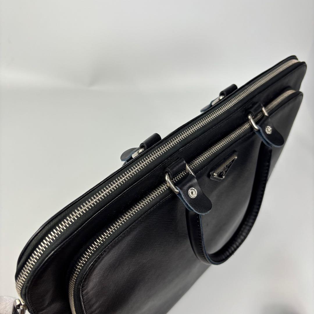 PRADA カバン ビジネスバッグ ブリーフケース 黒　サフィアーノ　鑑定済