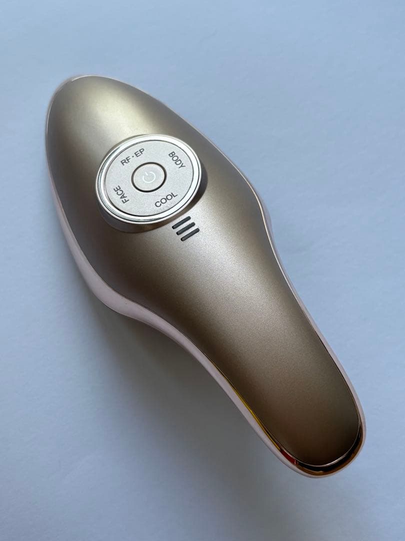 MEラボンエクラ　美顔器 RF・EP・冷却機能付き