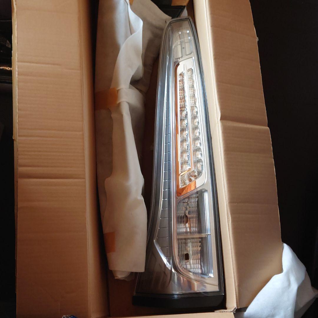 セレナC２６系 テールランプ　年末セール