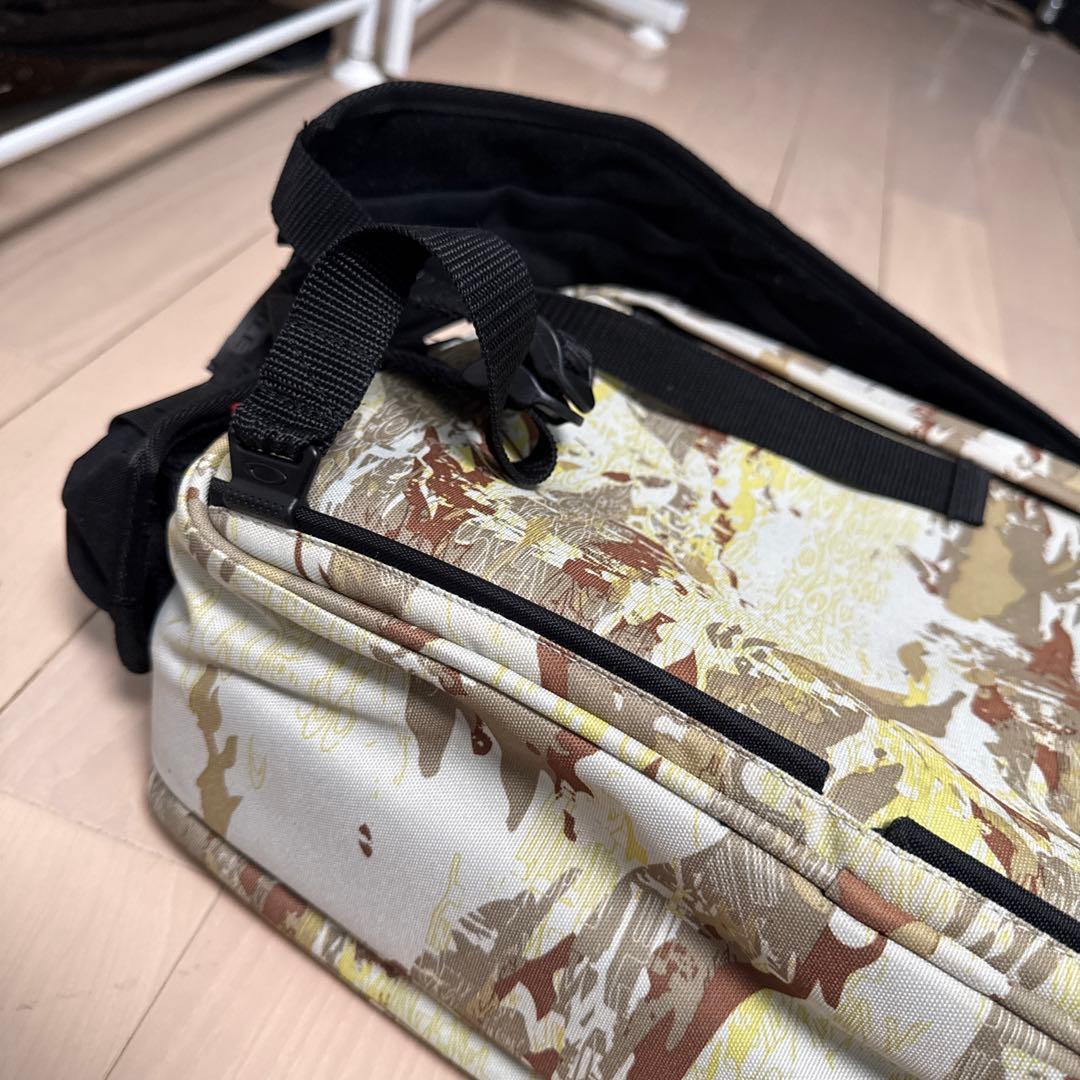 【希少】オークリー　迷彩　カモフラ　ビジネスバッグ　2way 多収納PCバック