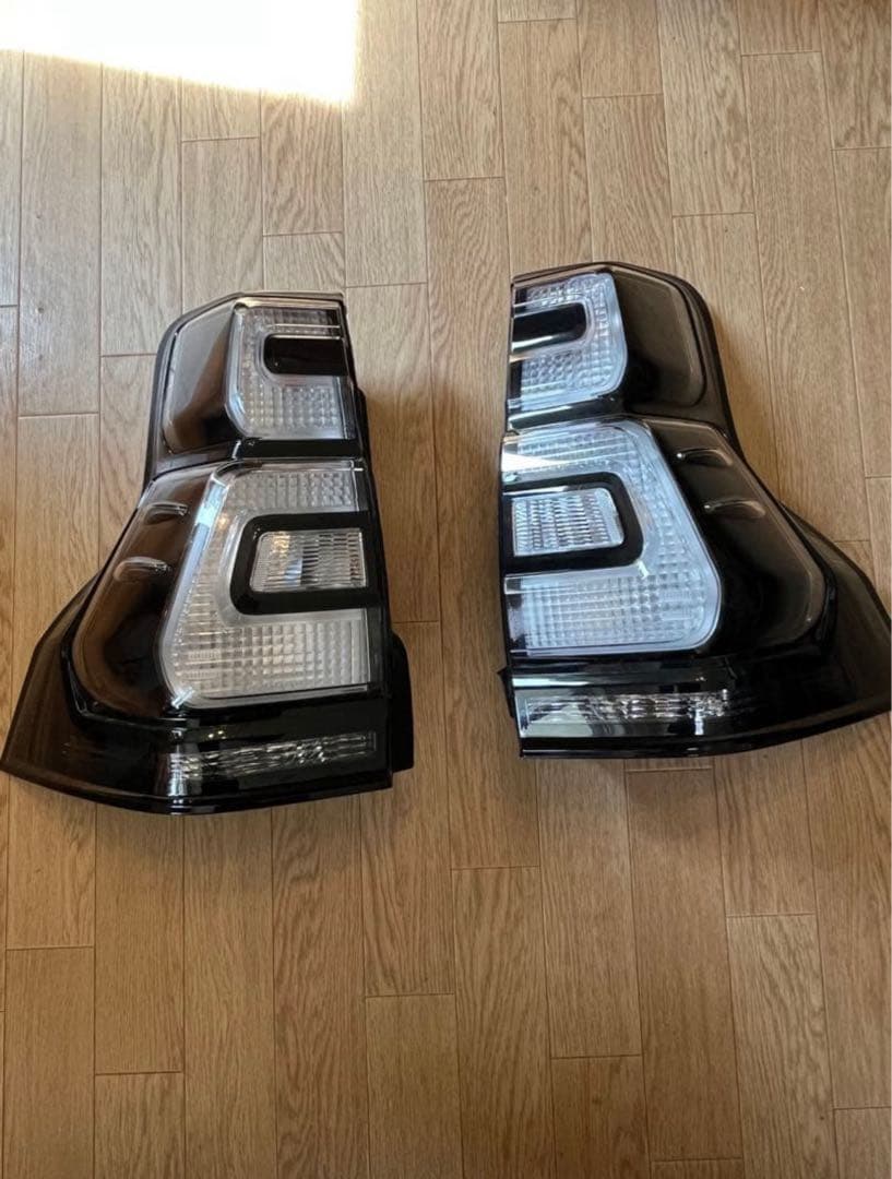 プラド150系後期 EU ブラックエディション　テールライト　純正仕様