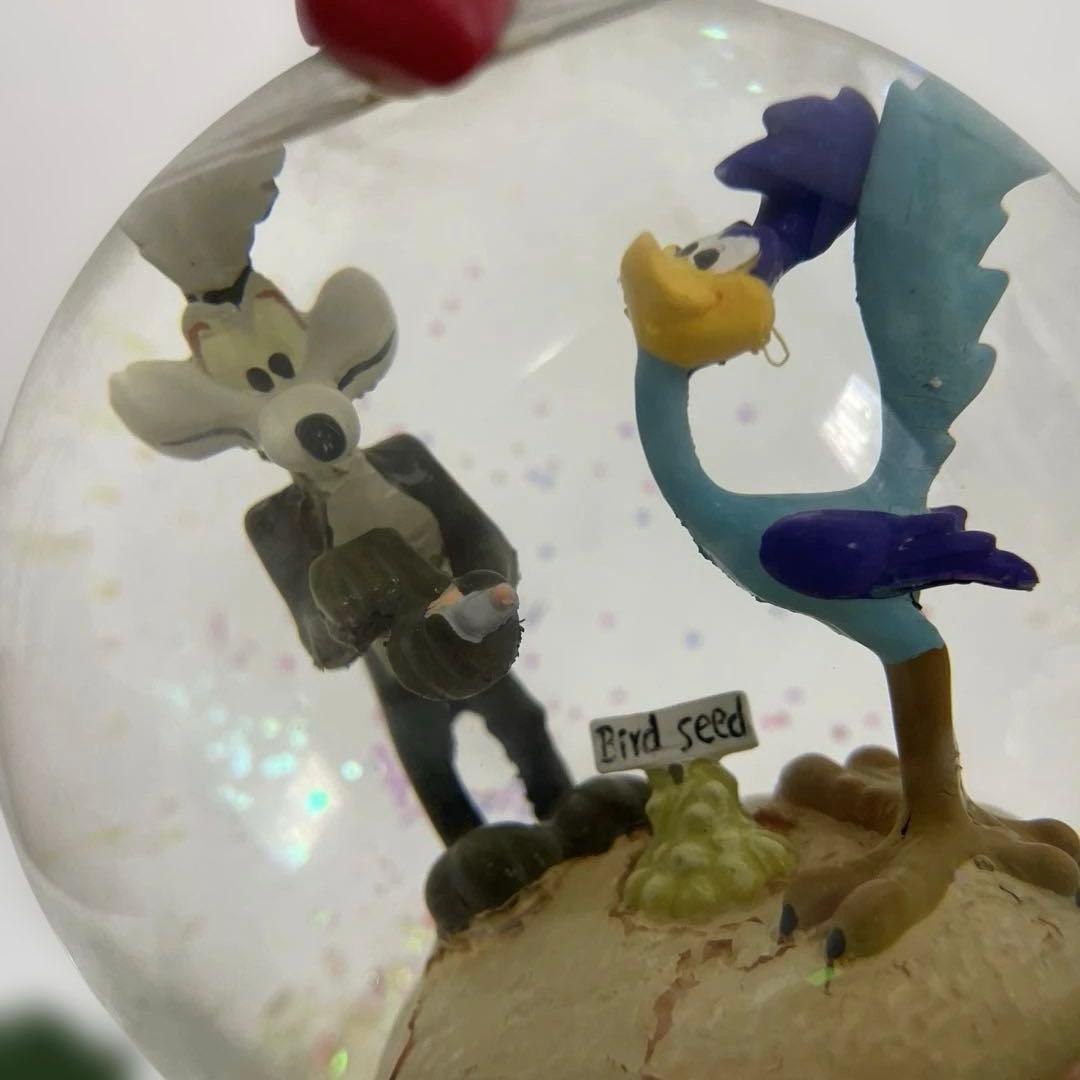 ワイリーコヨーテ ＆ ロードランナー　スノードーム　フィギュア