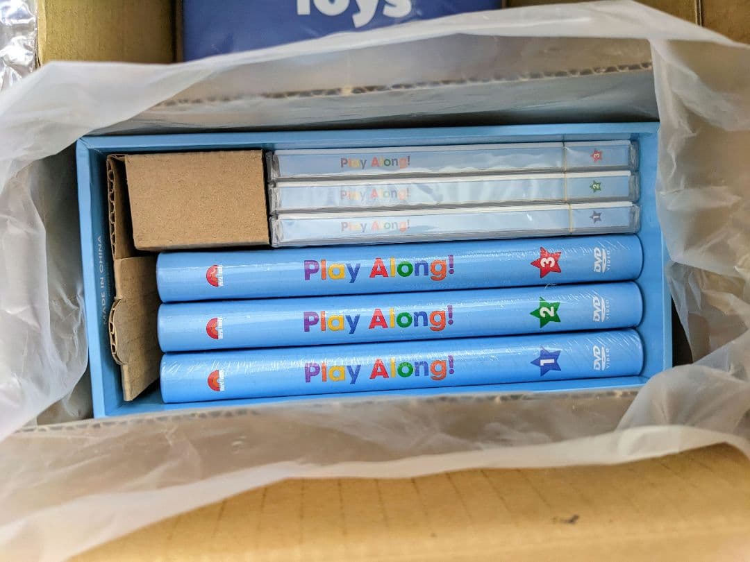 WFE Play Along!プレイアロング CD＆DVD＆おもちゃセット