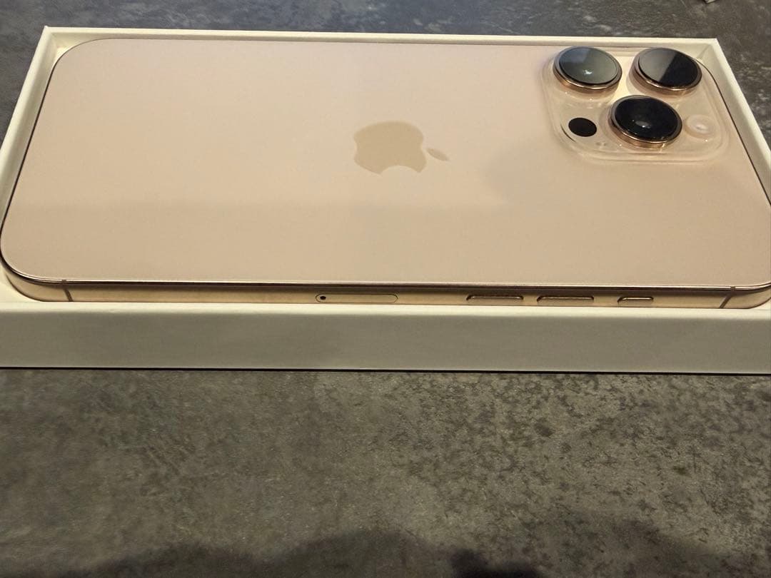 Apple iPhone 16 Pro Max 256GB デザートチタニウム