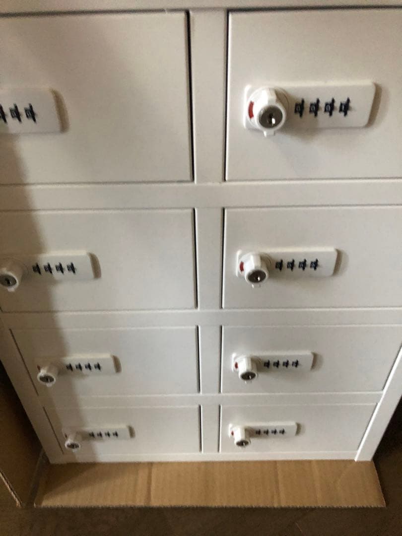 貴重品ロッカー　８人用