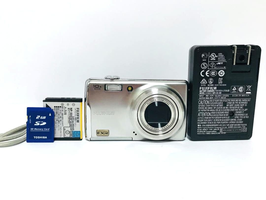 【値下げ歓迎・美品】 FUJIFILM FinePix F70 EXR シルバー