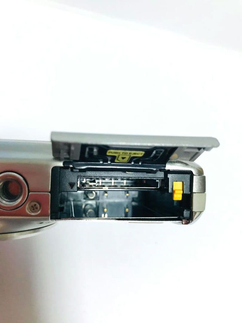 【値下げ歓迎・美品】 FUJIFILM FinePix F70 EXR シルバー