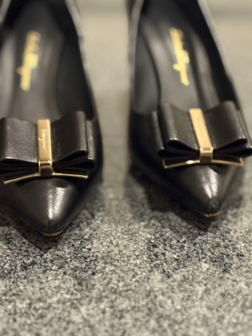 フェラガモ　パンプス