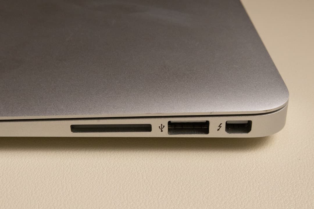 MacBook本体 Apple MacBook Air 13-inch Early 2015