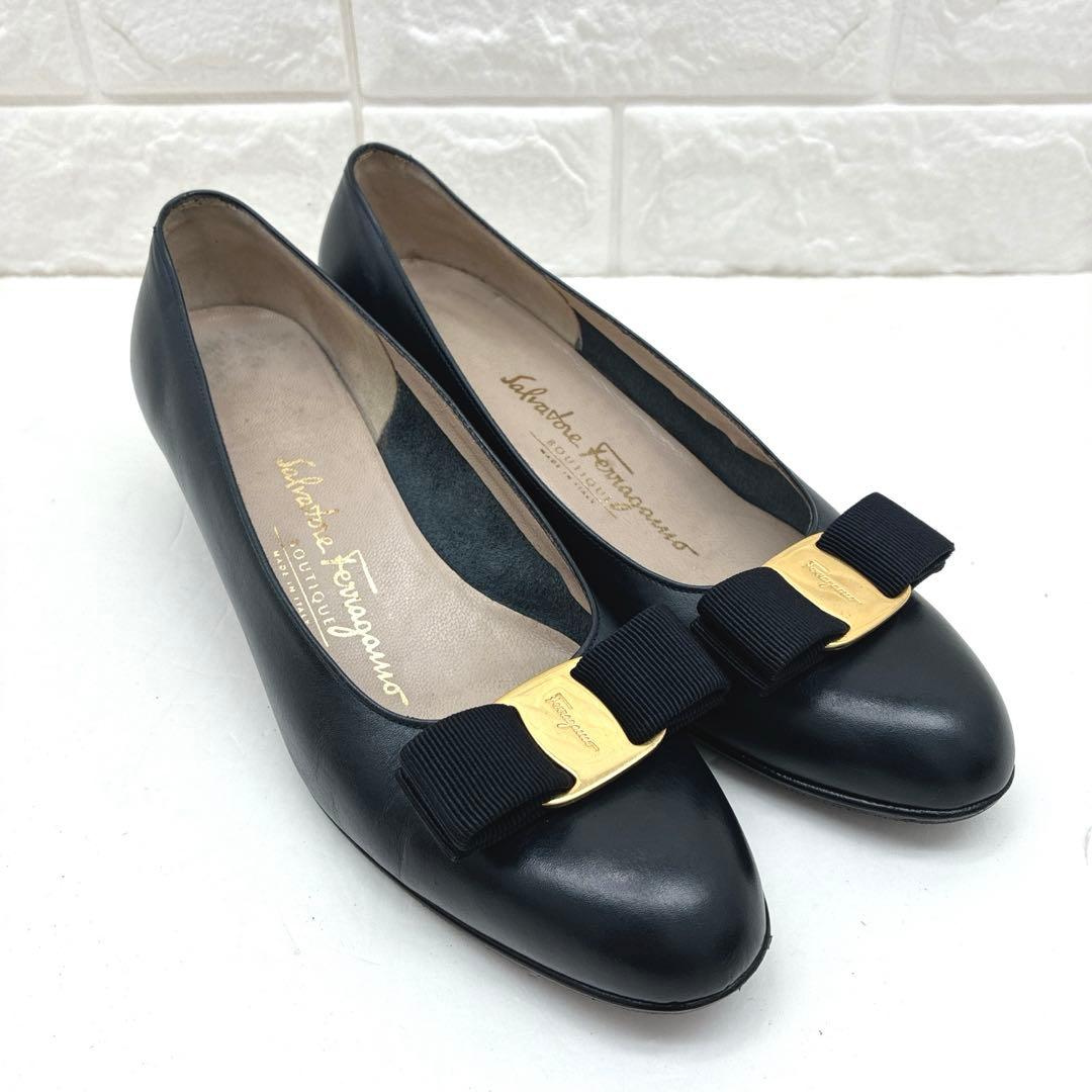フェラガモ ゴールド金具 ヴァラ リボン パンプス ネイビー 6.5B レザー