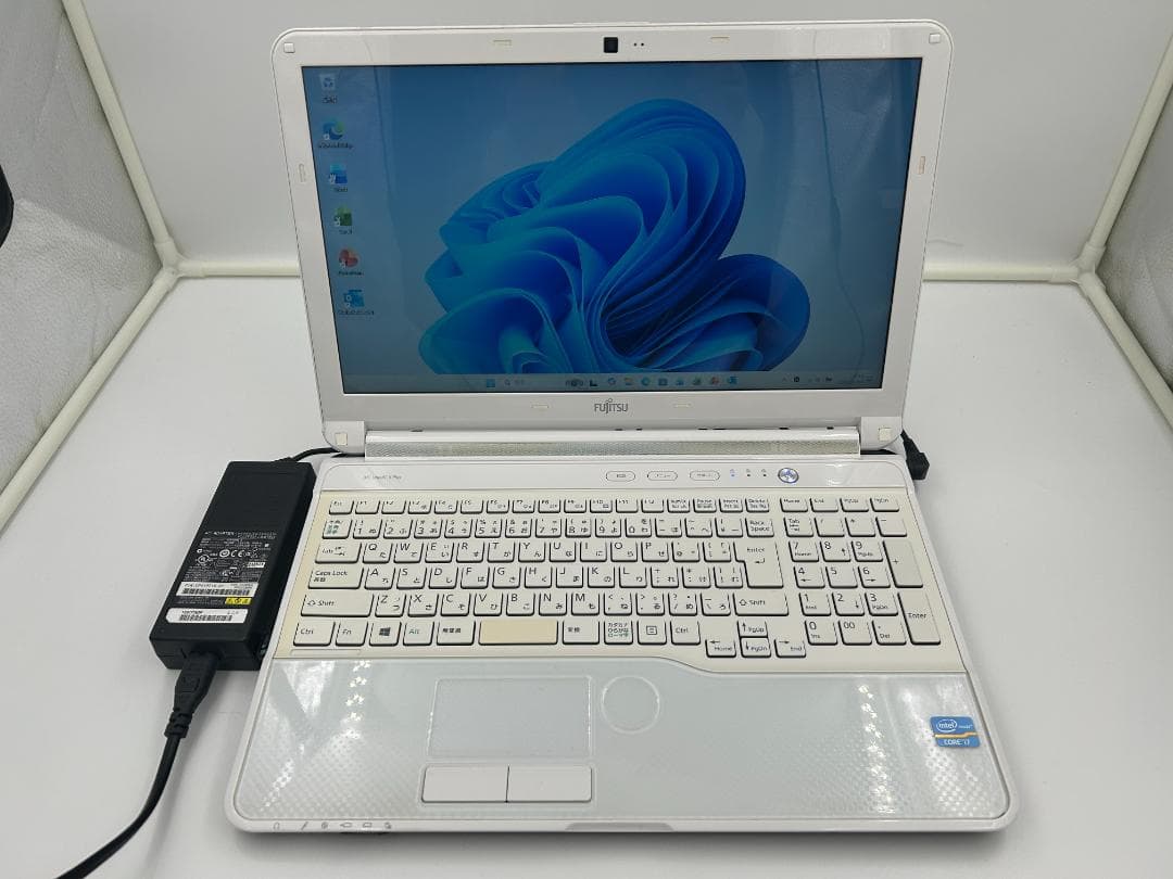 ノートパソコン windows11 オフィス付き core i5 AH54/HW