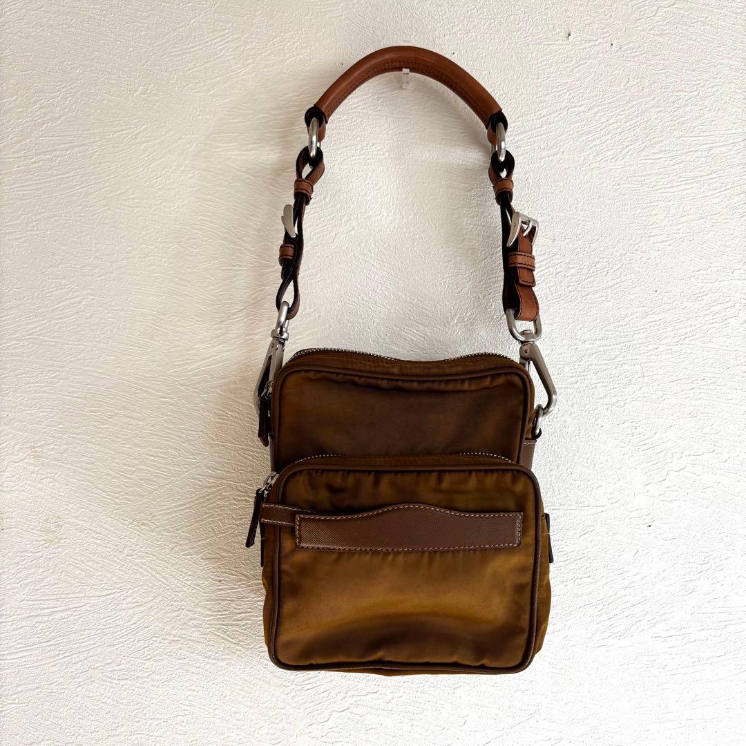 PRADA ナイロン 三角ロゴ　ワンショルダーバッグ ブラウン