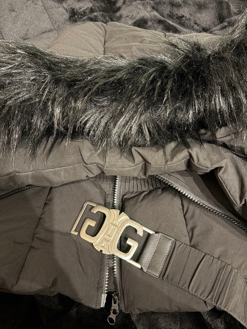 GYDA ブラックダウンジャケット・ベルト付き