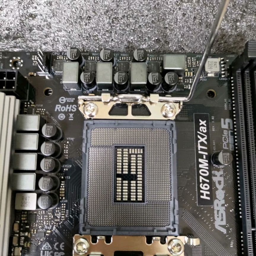 ASRock H670M-ITX/ax マザーボード