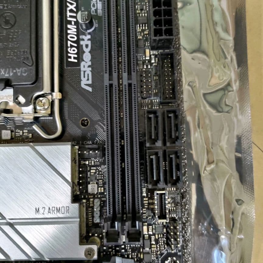 ASRock H670M-ITX/ax マザーボード