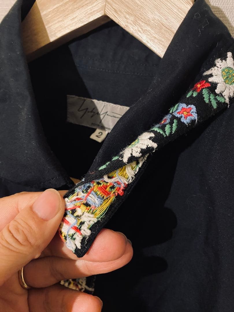 Yohji Yamamoto pour homme 刺繍リボン付き黒長袖シャツ