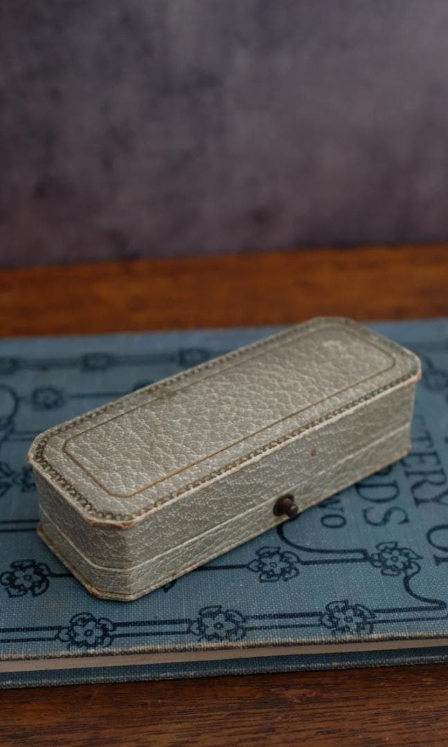 イギリスアンティークブローチケース＊英国アンティークボックス＊グレー＊ロング