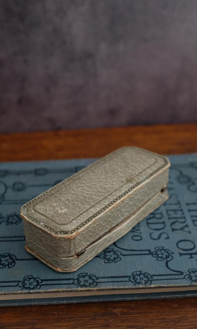 イギリスアンティークブローチケース＊英国アンティークボックス＊グレー＊ロング