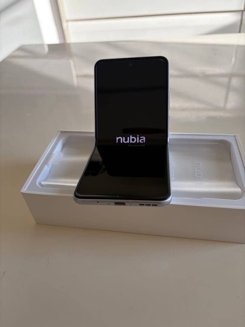 nubia Flip 2 携帯電話本体
