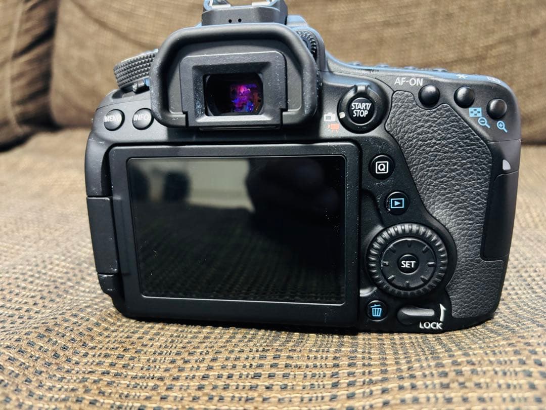 Canon EOS 80D EF-S18〜55mm1:4−5.6 IS STM①