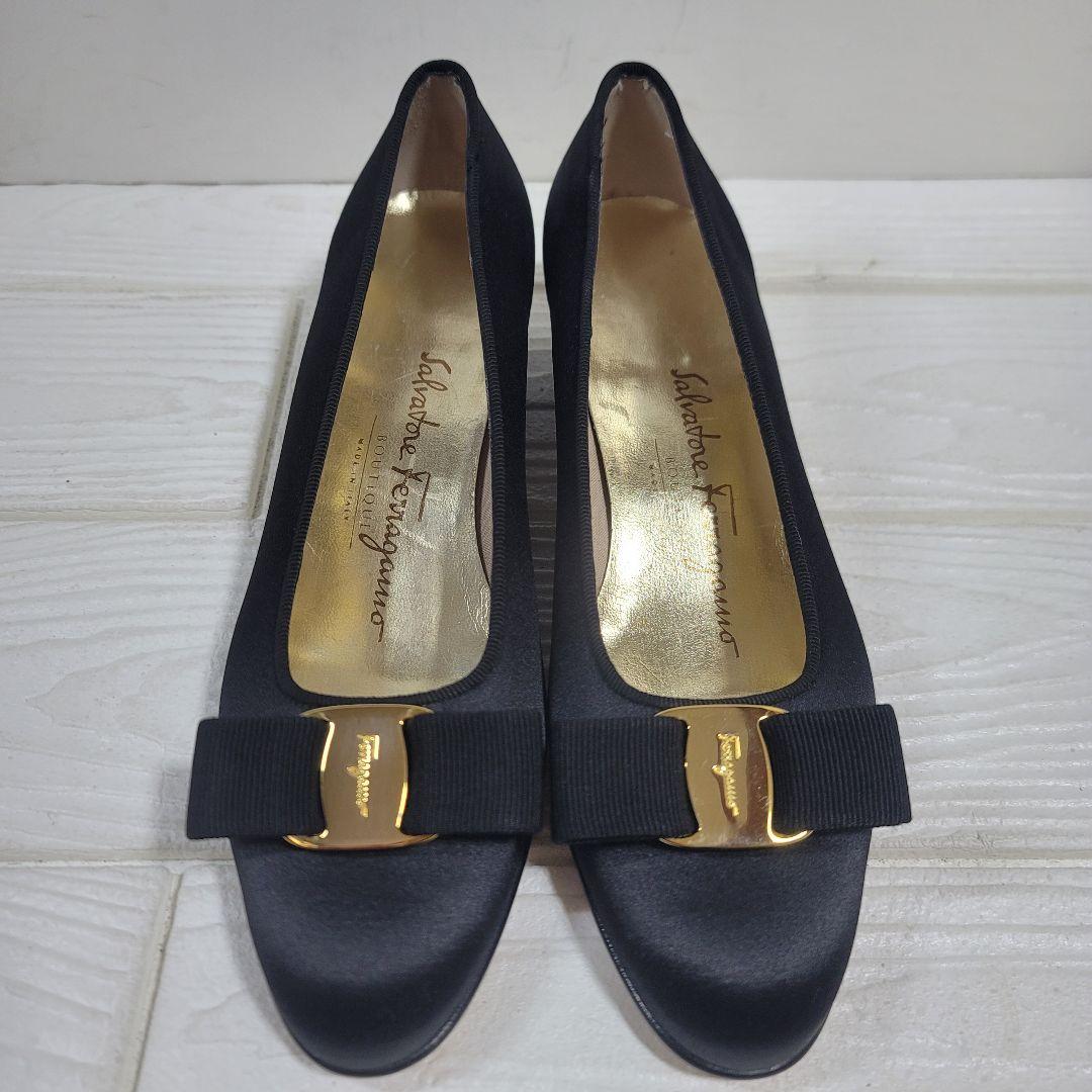 【極美品】FERRAGAMO ヴァラ パンプス 5.5C(23cm) ブラック