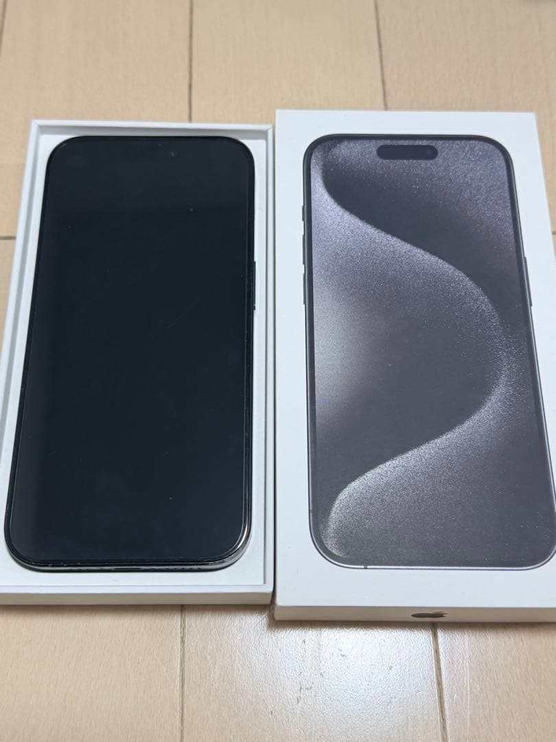 iPhone 15 Pro ブラックチタニウム　本体