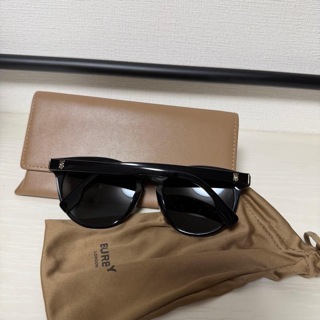 BURBERRY ブラック ラウンド型サングラス