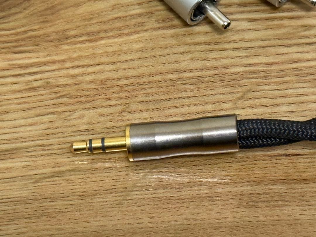 ケーブル・シールド ESSENCE AUDIO 3.5mm to RCA