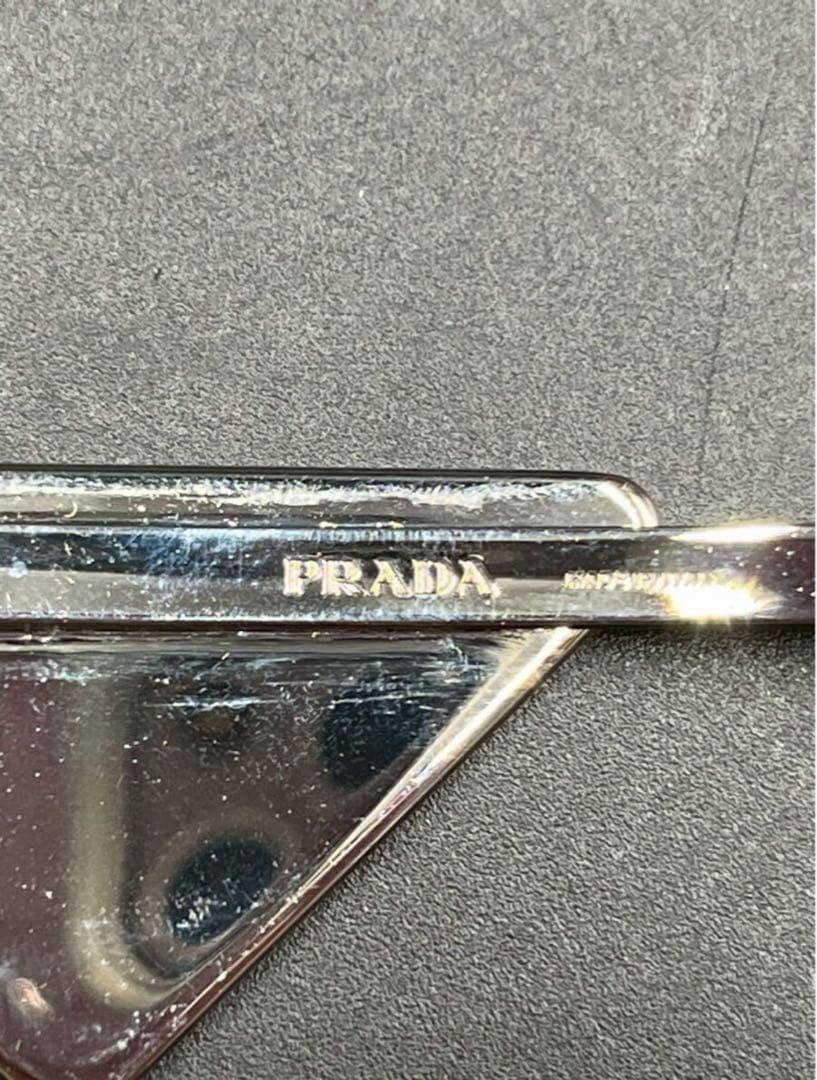 【美品・即日発送】PRADA ヘアピン 黒　一本