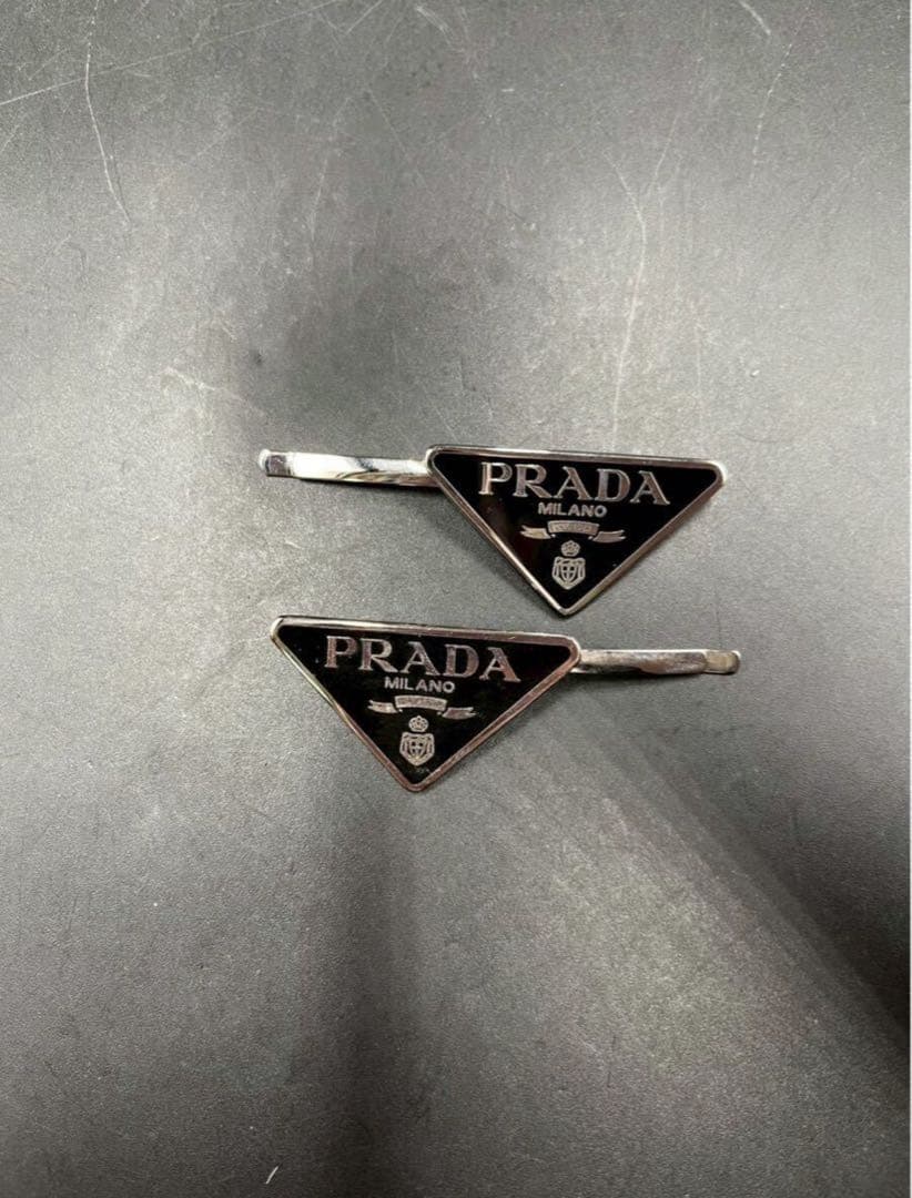 【美品・即日発送】PRADA ヘアピン 黒　一本