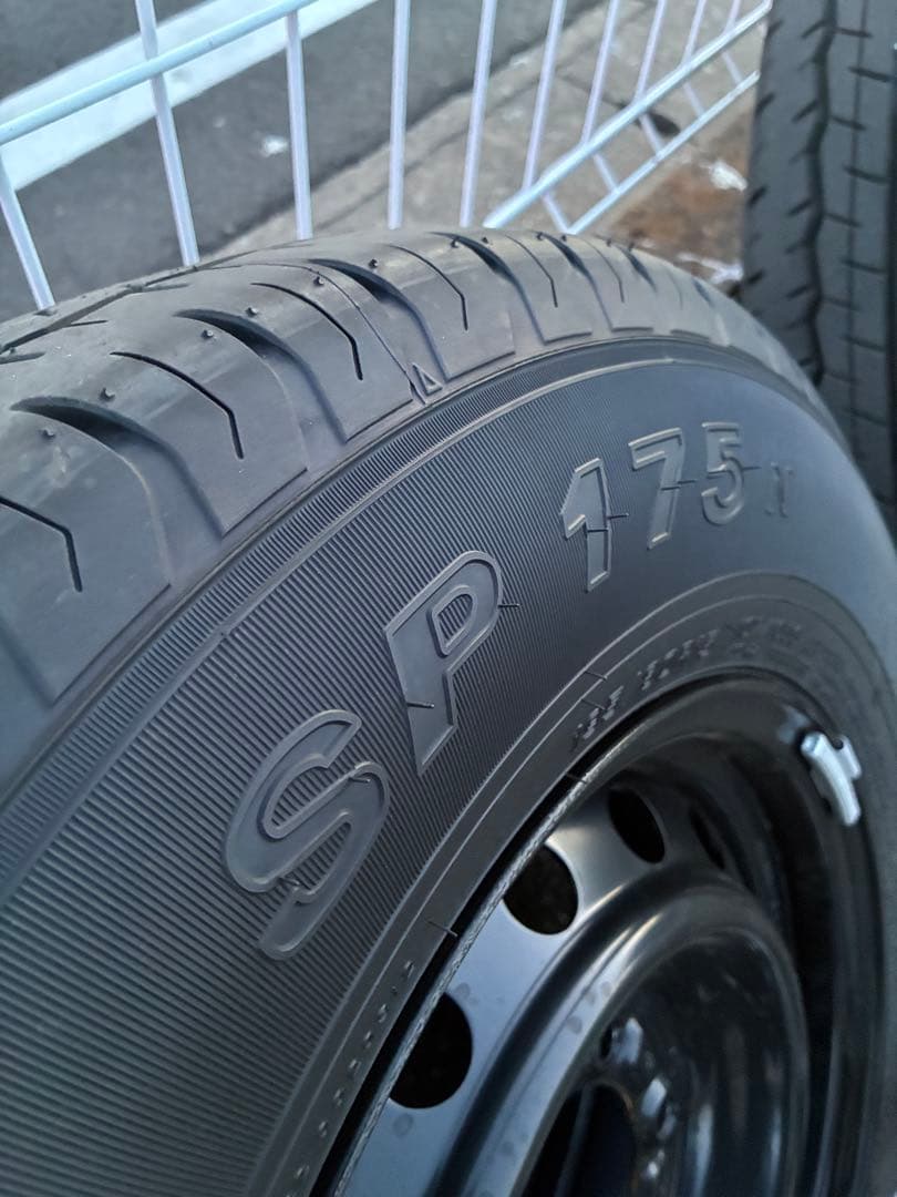 ハイエース純正　DUNLOP 15インチ タイヤ・ホイールセット