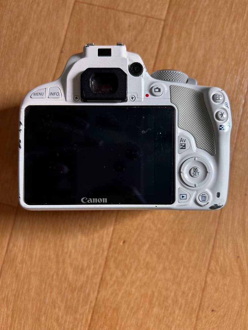 Canon eos kiss7デジタル一眼レフカメラ ホワイト　動作確認済SD付