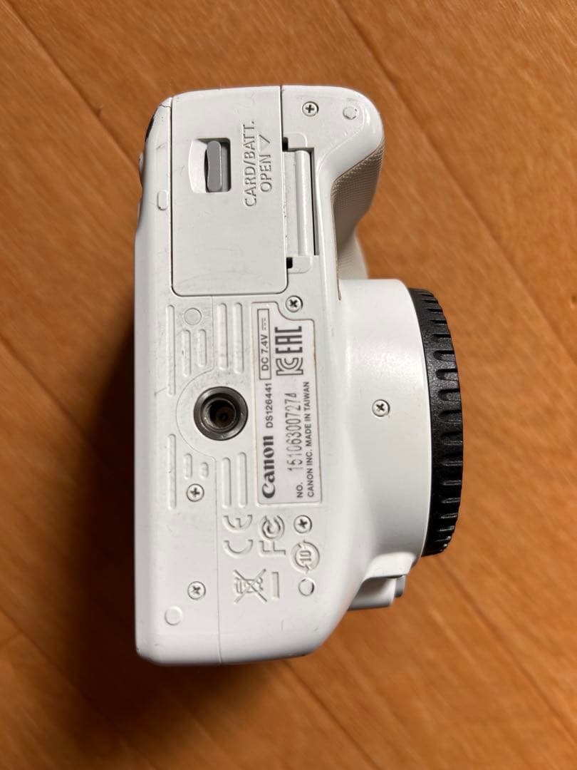 Canon eos kiss7デジタル一眼レフカメラ ホワイト　動作確認済SD付