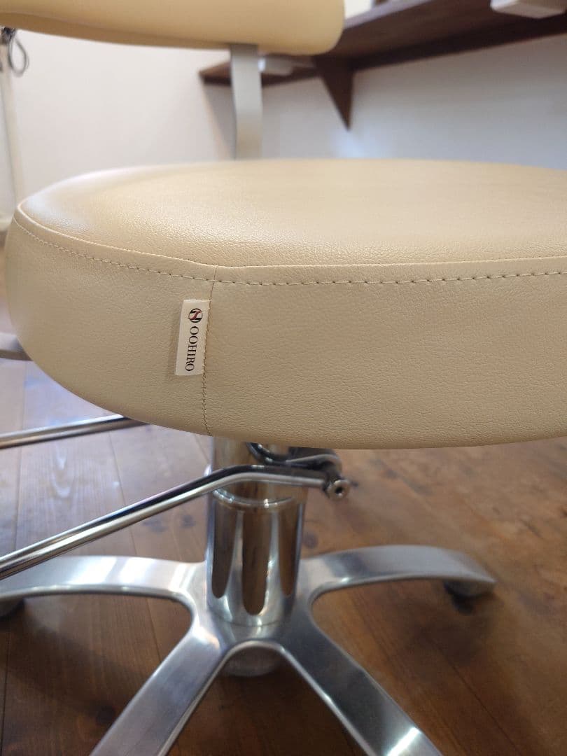 【期間限定10/31まで】オオヒロ　美容スタイリングチェア　ベージュ