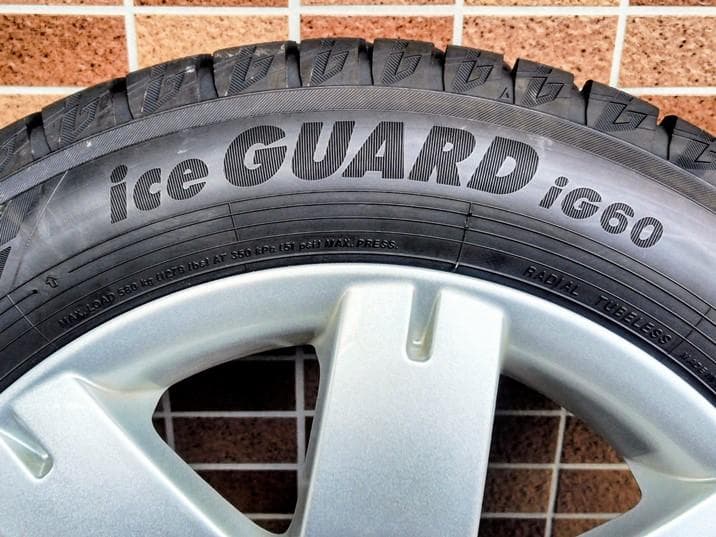 中古4本セット☆フォルクスワーゲン純正アルミホイール16インチ☆スタッドレス付き