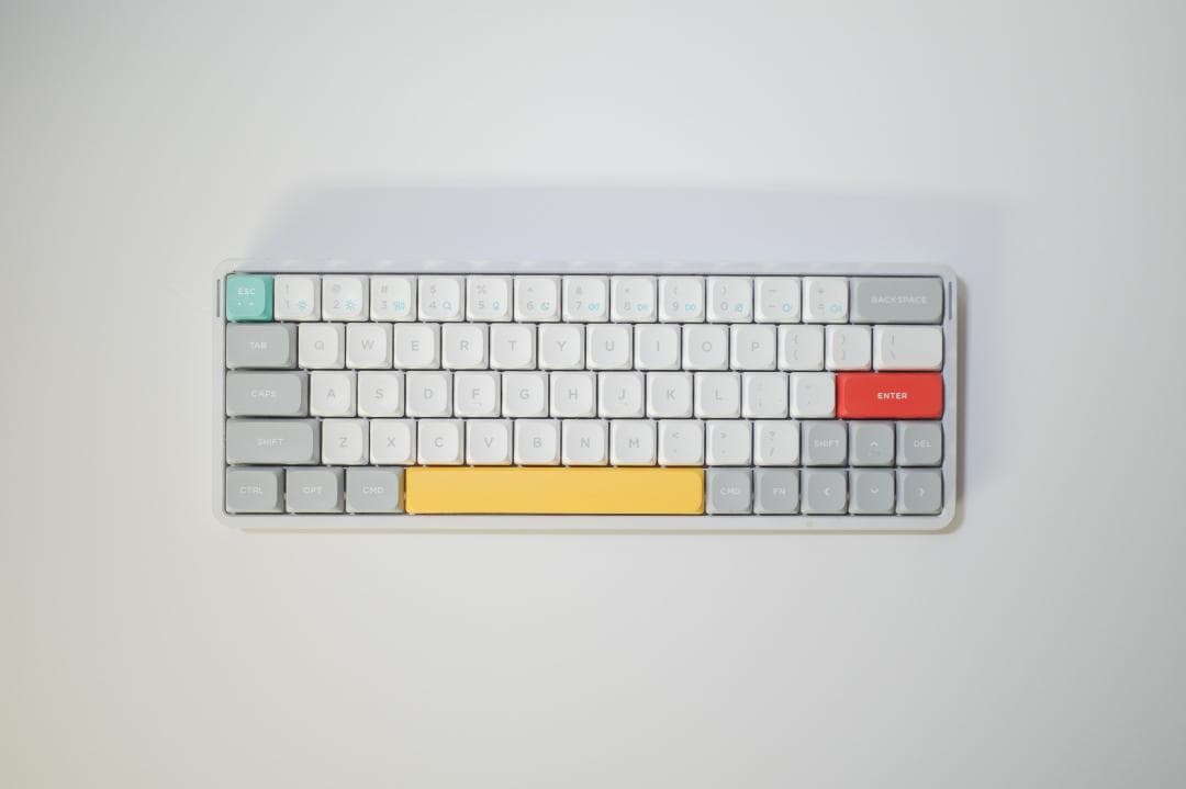 NuPhy Air60 V2 メカニカルキーボード（キーボードケース付き）