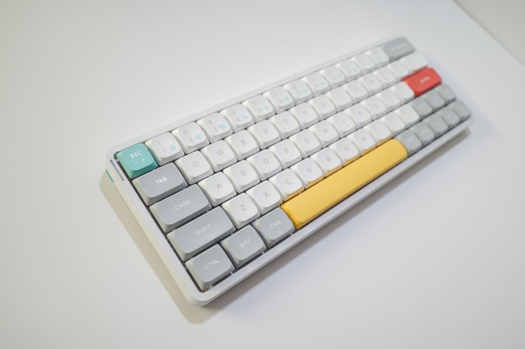 NuPhy Air60 V2 メカニカルキーボード（キーボードケース付き）