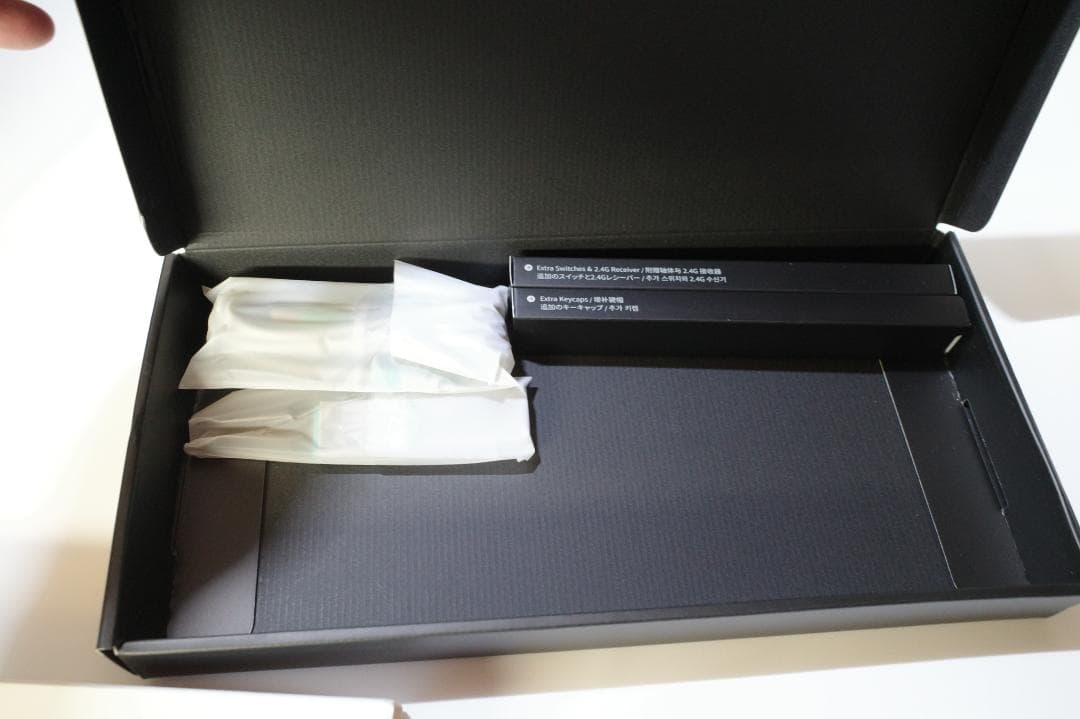 NuPhy Air60 V2 メカニカルキーボード（キーボードケース付き）