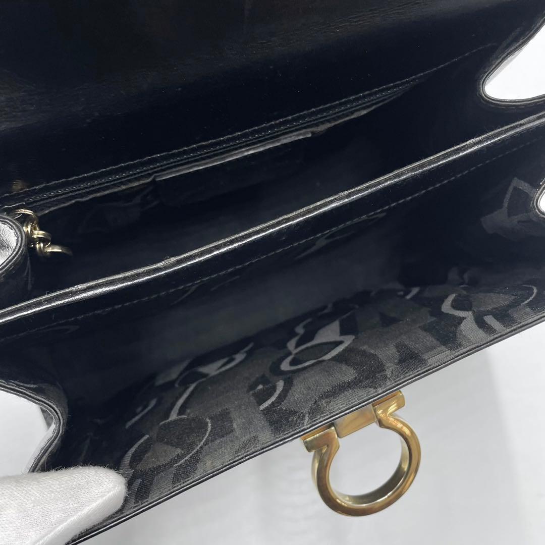 極美品● フェラガモ ハンドバッグ ガンチーニ 金具 ブラック レザー