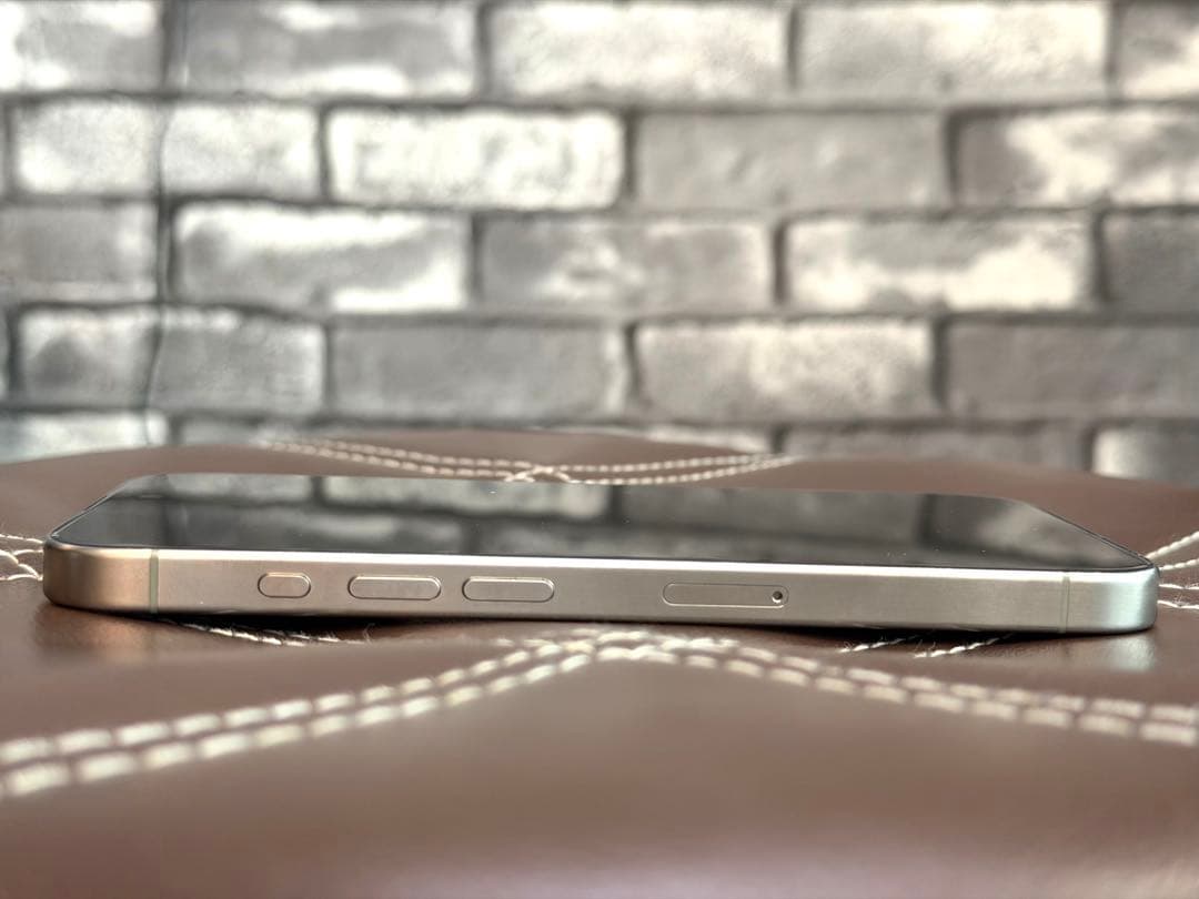 ☆超美品☆Apple iPhone 15Pro ナチュラルチタニウム　256GB