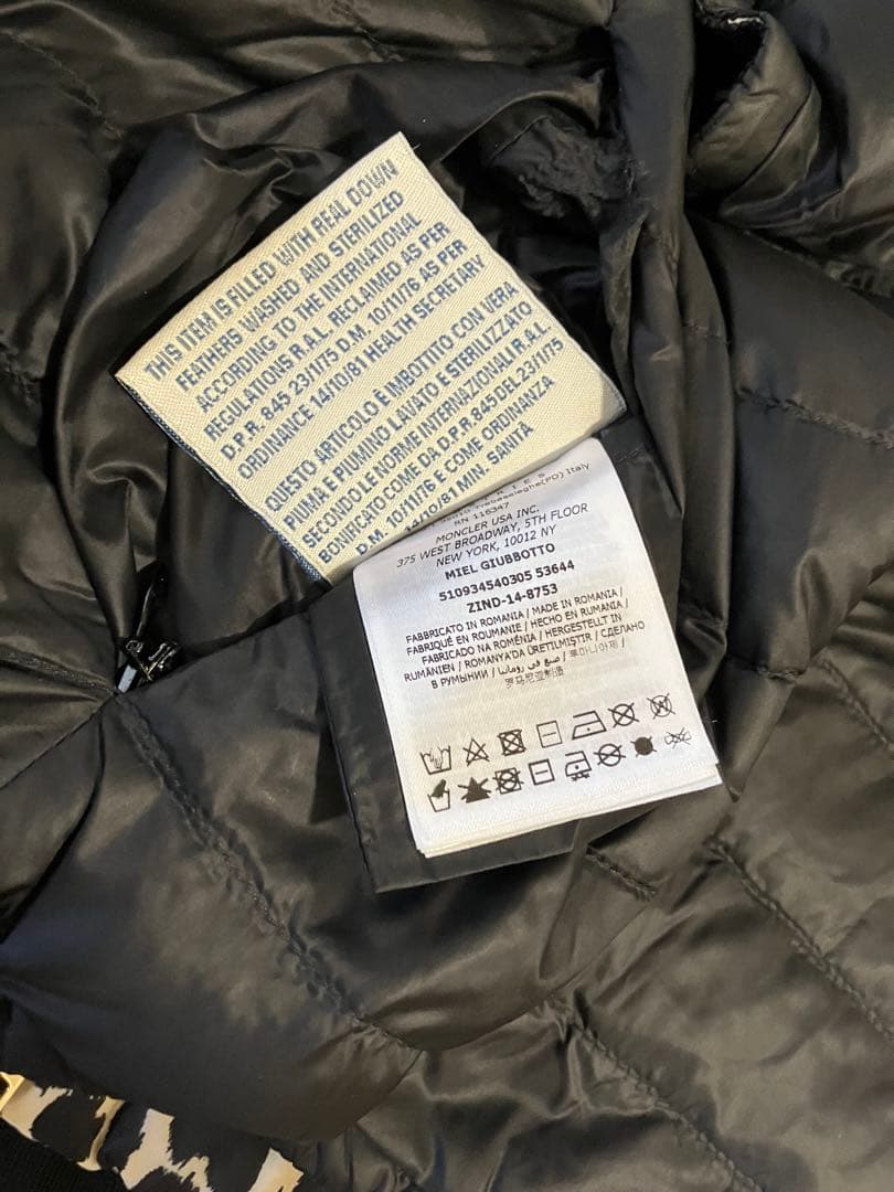 Moncler モンクレール　リバーシブルライトダウンジャケット