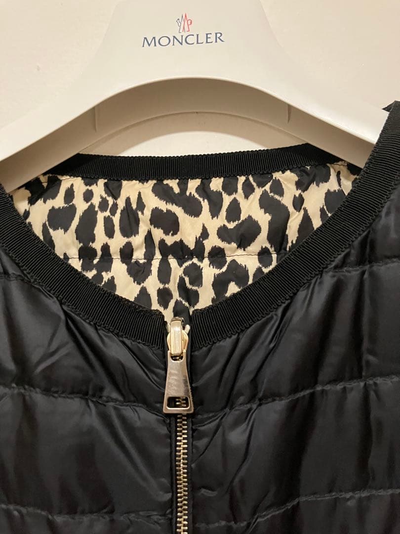 Moncler モンクレール　リバーシブルライトダウンジャケット